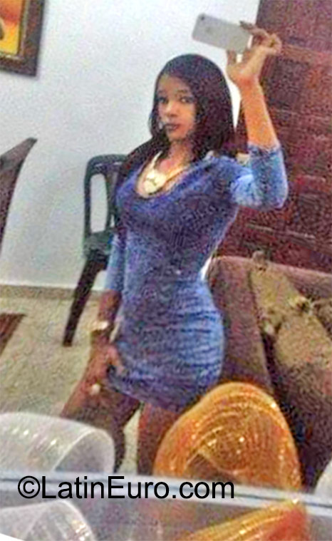 Date this sultry Dominican Republic girl Estefany from Santo Domingo DO23238