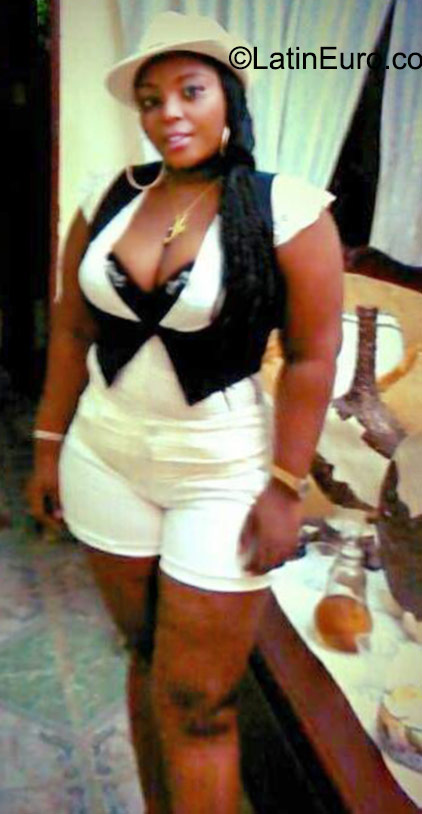 Date this foxy Dominican Republic girl Raisa from La Romana DO23255