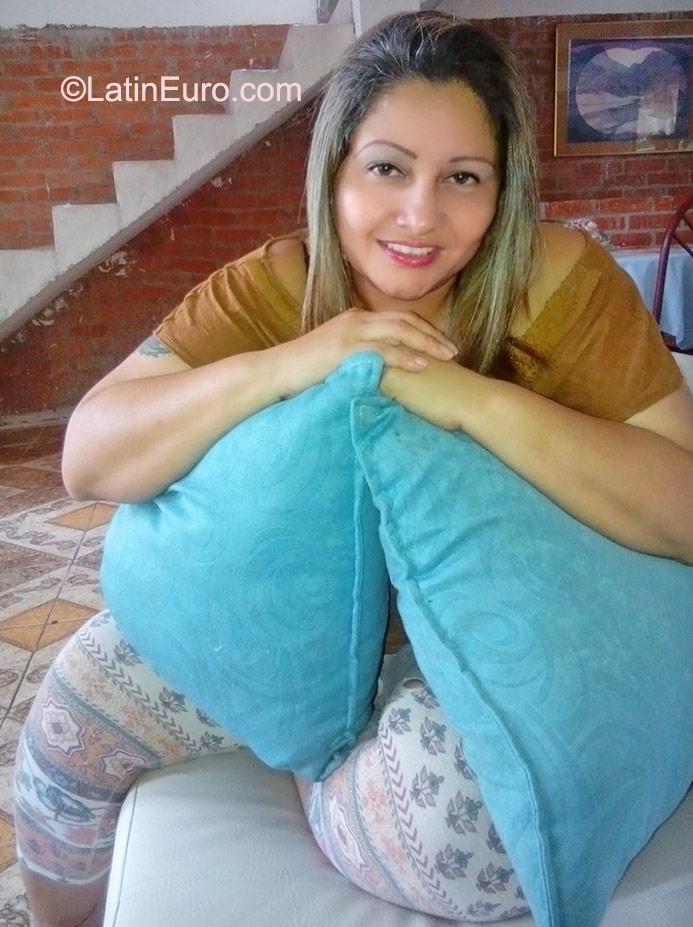 Date this georgeous Colombia girl Francie from Cali CO18020