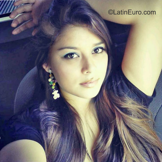 Date this sultry Colombia girl Johana from Manizales CO18030