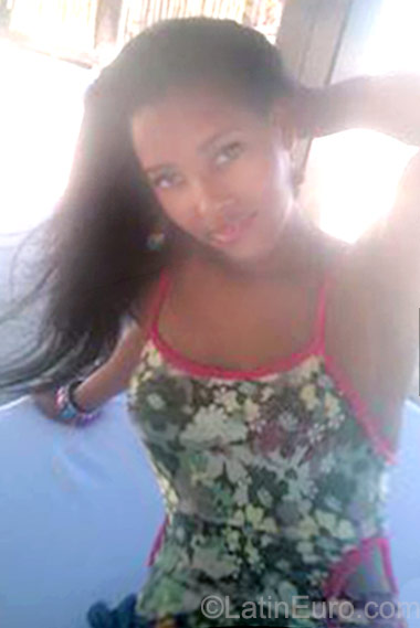 Date this nice looking Dominican Republic girl Alexia from La Vega DO23292