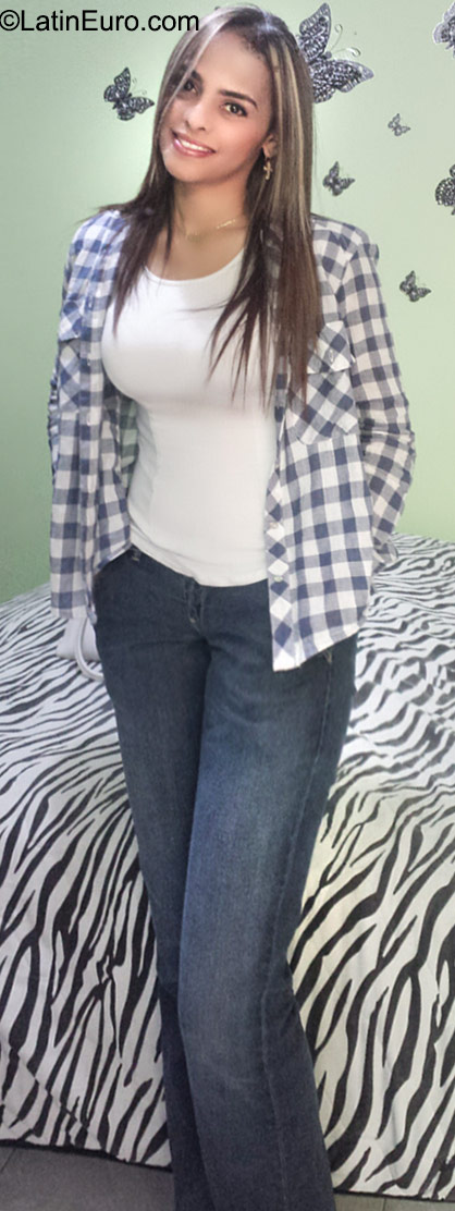 Date this athletic Colombia girl Liliana from Medellin CO18040