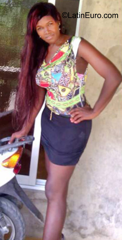 Date this stunning Dominican Republic girl Carmen from La Vega DO23356