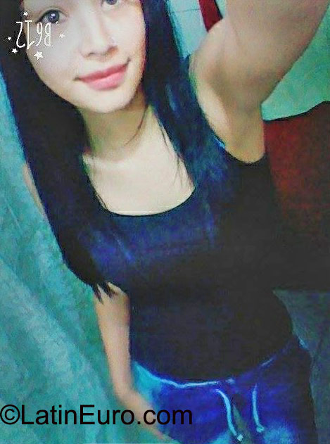 Date this stunning Colombia girl Alejandra from Bogota CO18071