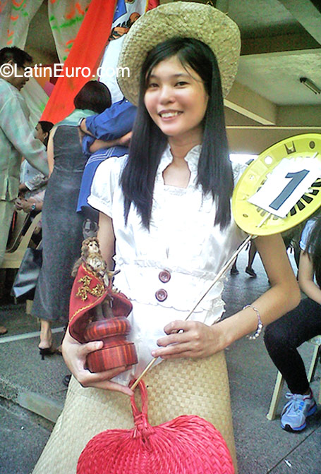 Date this sensual Philippines girl Nicole from Manila PH820