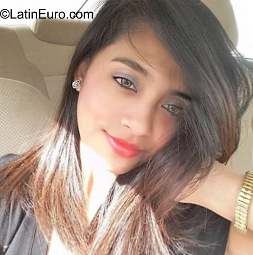 Date this delightful Oman girl Jean from Mus cat OM9