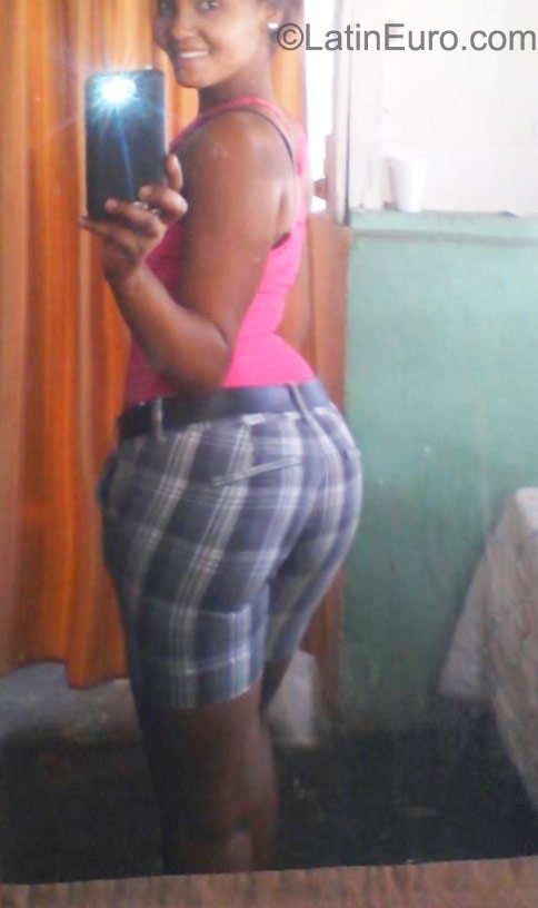 Date this sensual Dominican Republic girl Krisie from Santo Domingo DO23422