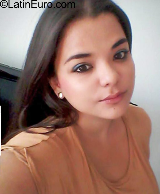 Date this gorgeous Colombia girl Ana Maria from Bogota CO18114