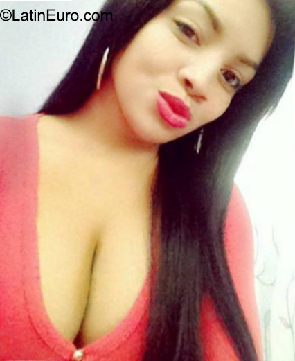 Date this hard body Dominican Republic girl Veronica from Santiago DO23476