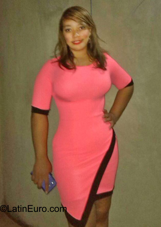 Date this beautiful Dominican Republic girl Yesenia from Santo Domingo DO23547