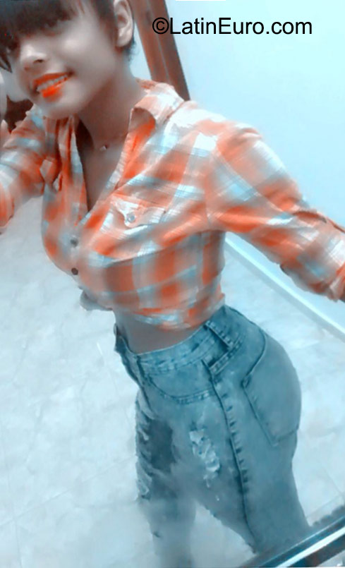 Date this stunning Dominican Republic girl Wildalie from Salcedo DO23584