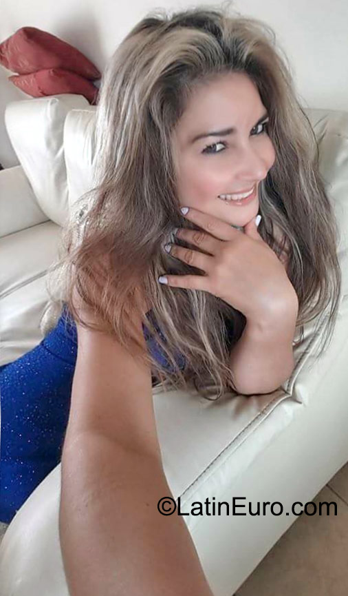 Date this sensual Colombia girl Kaina from Bogota CO18176