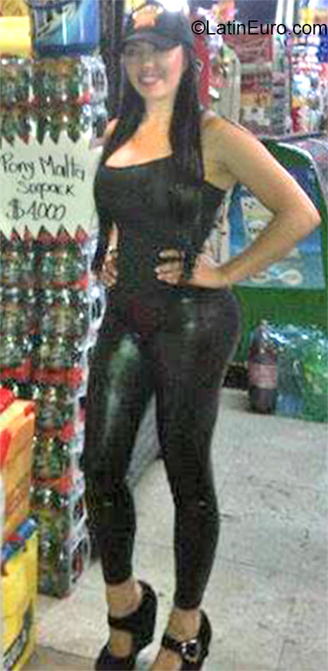 Date this foxy Colombia girl Carolina from Bogota CO18217