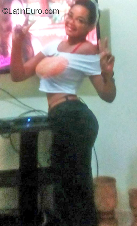 Date this good-looking Dominican Republic girl Eunias from Santo Domingo DO23750