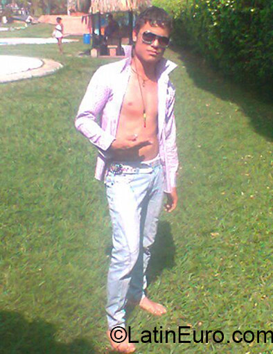 Date this tall Colombia man Daniel from Bogota CO18235