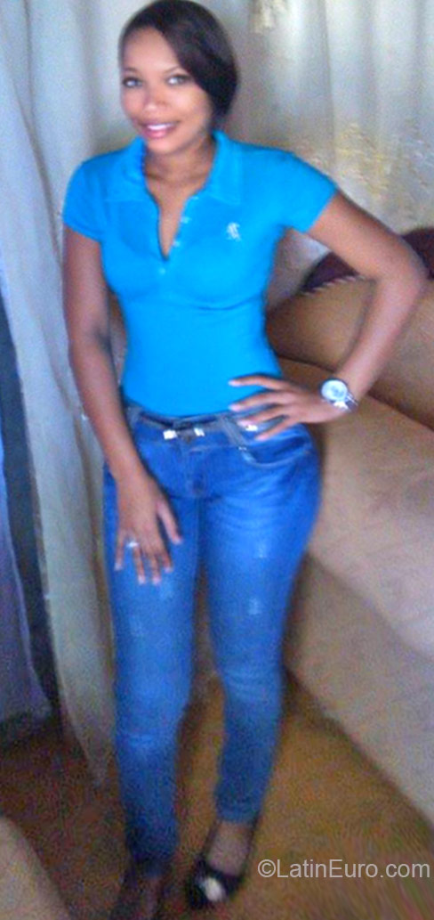 Date this fun Dominican Republic girl Berenice from Santo Domingo DO23802