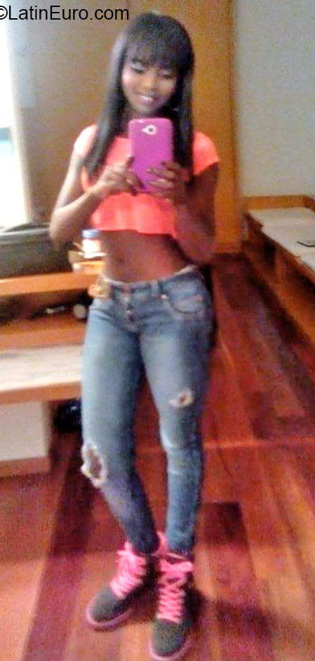 Date this happy Colombia girl Vanessa from Cali CO18244