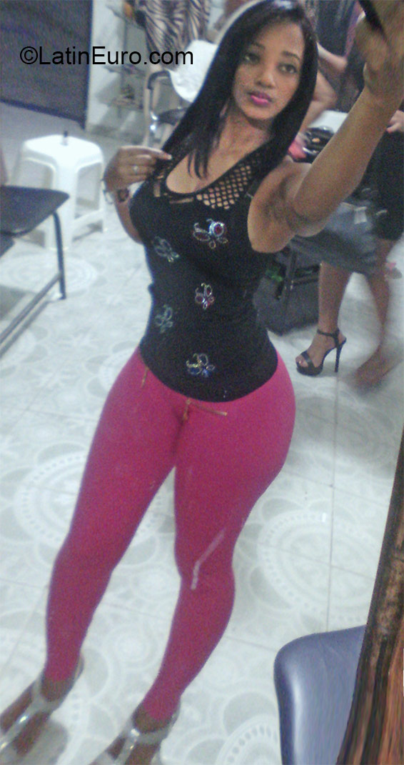 Date this foxy Dominican Republic girl Alba from Santiago DO23847