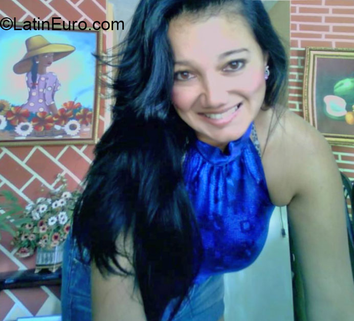 Date this athletic Dominican Republic girl Yelie from Santiago DO23924