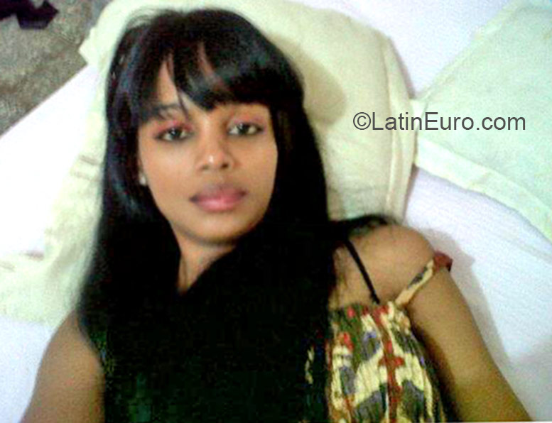 Date this voluptuous Dominican Republic girl Yerndina from san juan DO23982