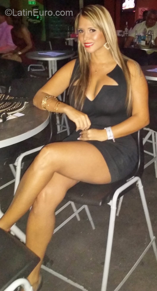Date this gorgeous Colombia girl Tatiana from Cali CO18309