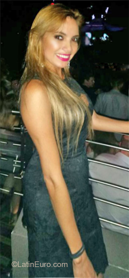 Date this athletic Colombia girl Natalia from Bogota CO18348