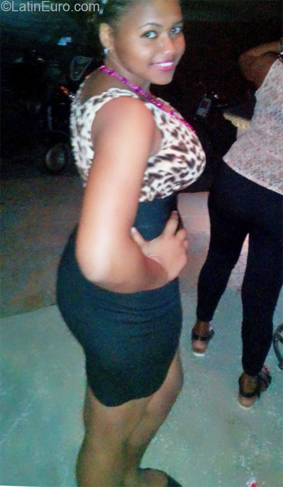 Date this funny Dominican Republic girl Altagracia from Santo Domingo DO24182