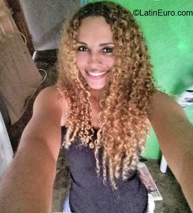 Date this fun Panama girl Esther from Panama PA799