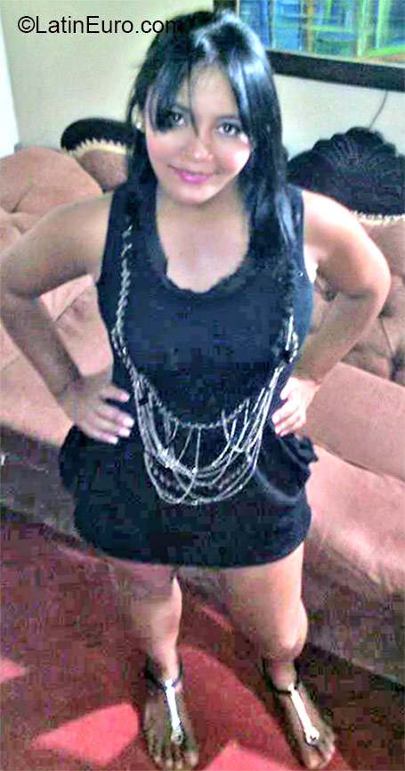 Date this foxy Dominican Republic girl Guisele from Santiago DO24250