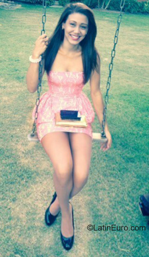 Date this nice looking Dominican Republic girl Elesmar from Salcedo DO24271