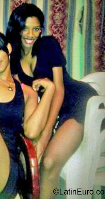 Date this happy Dominican Republic girl Dania from Santo Domingo DO24336
