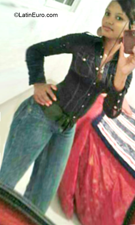Date this athletic Dominican Republic girl Elizabeth from La Vega DO24347