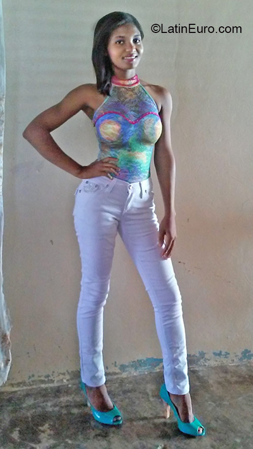 Date this athletic Dominican Republic girl Mariela from Santo Domingo DO24408