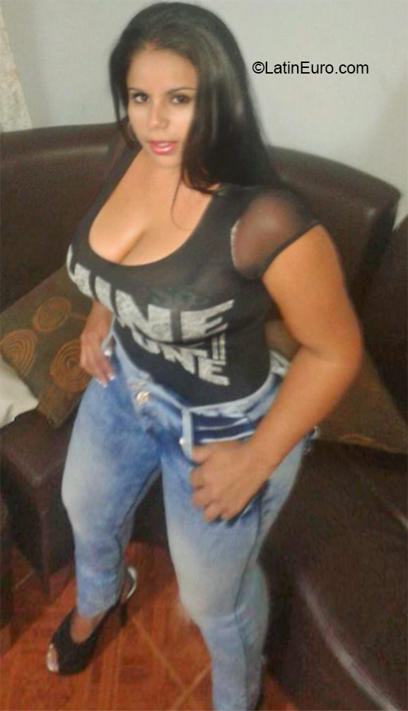Date this young Colombia girl Domeni from Cali CO18483