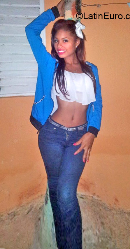 Date this tall Dominican Republic girl Yoleni from Mao DO24504