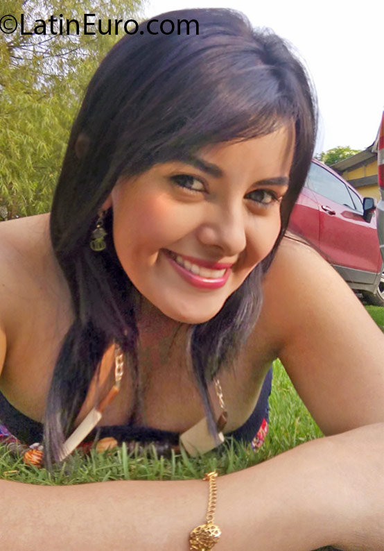 Date this sultry Colombia girl Sandra from Bogota CO18541