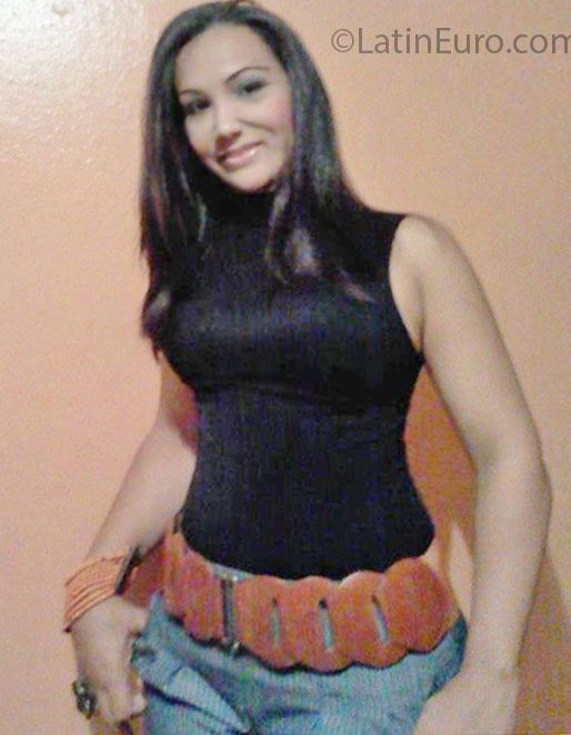 Date this gorgeous Dominican Republic girl Maria from Santo Domingo DO24666