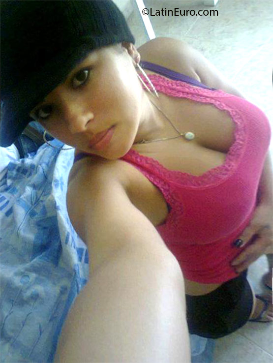 Date this lovely Dominican Republic girl Madelin from Santiago DO24733