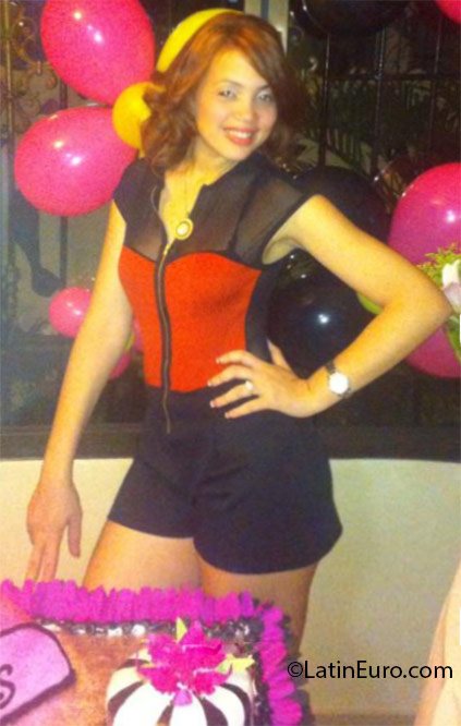 Date this sensual Dominican Republic girl Cris from Santo Domingo DO24758