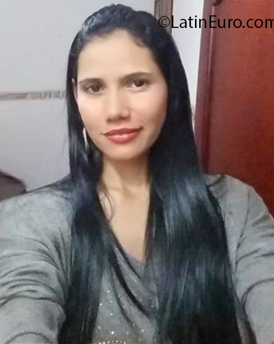 Date this delightful Colombia girl Karol from Montelibano CO18643
