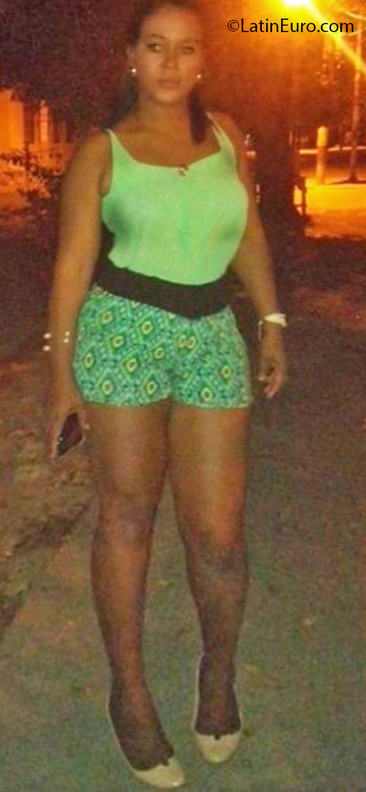 Date this hot Dominican Republic girl Nicaurys from Santo Domingo DO24941