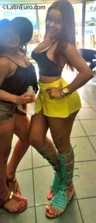 Date this voluptuous Dominican Republic girl Carolina from Santo Domingo DO24942