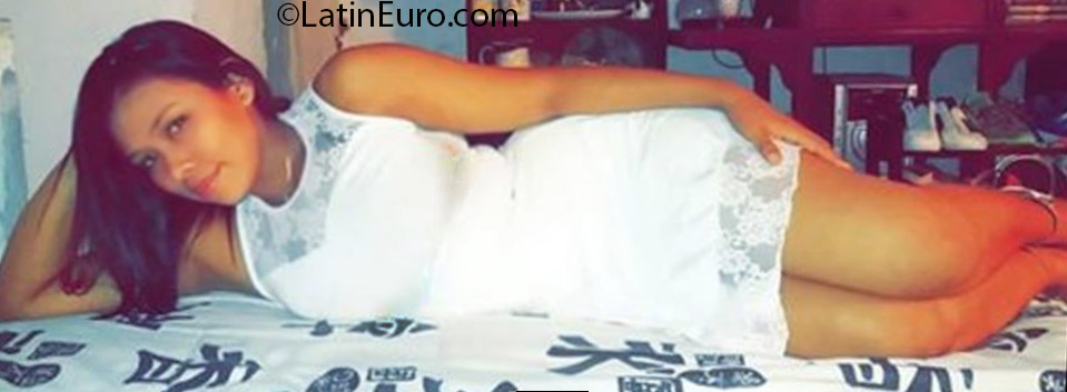 Date this attractive Colombia girl Paola from Apartado CO18654