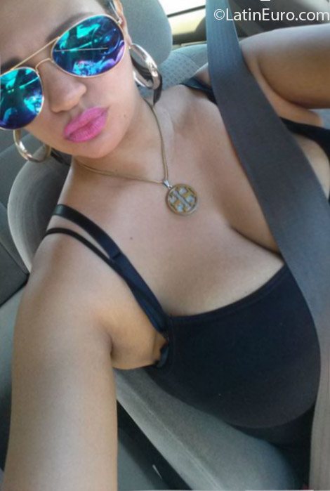 Date this funny Dominican Republic girl Eli from Santo Domingo DO24973