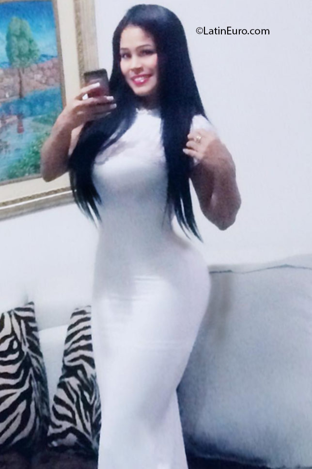 Date this georgeous Colombia girl Paola from Cali CO18697
