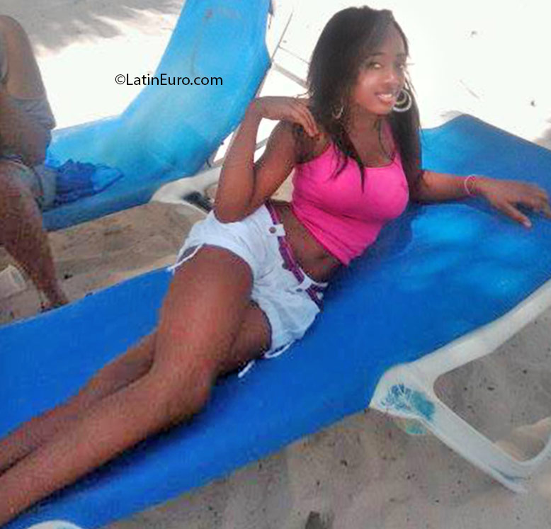 Date this fun Dominican Republic girl Perla from Santo Domingo DO25033