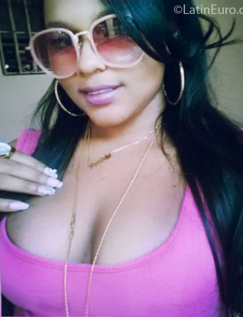 Date this happy Dominican Republic girl Wanda from Santo Domingo DO25047