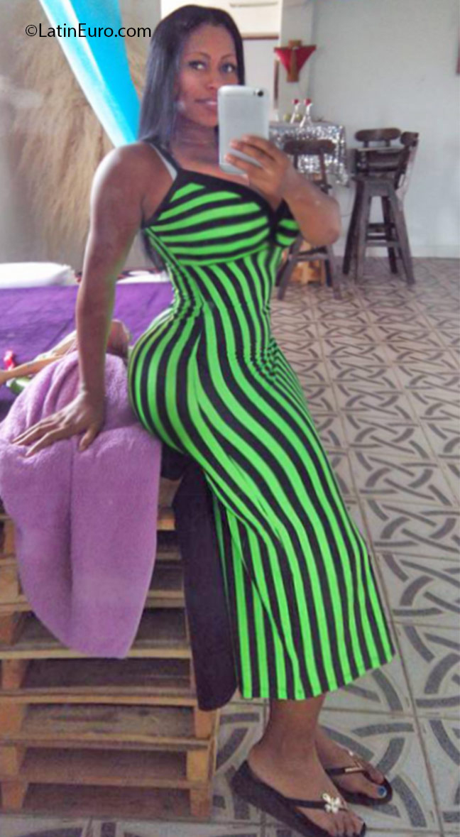 Date this exotic Colombia girl Karen from Cali CO18706