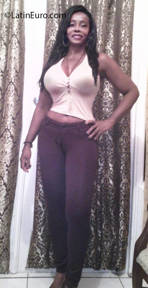 Date this nice looking Colombia girl Durling from Cali CO18723