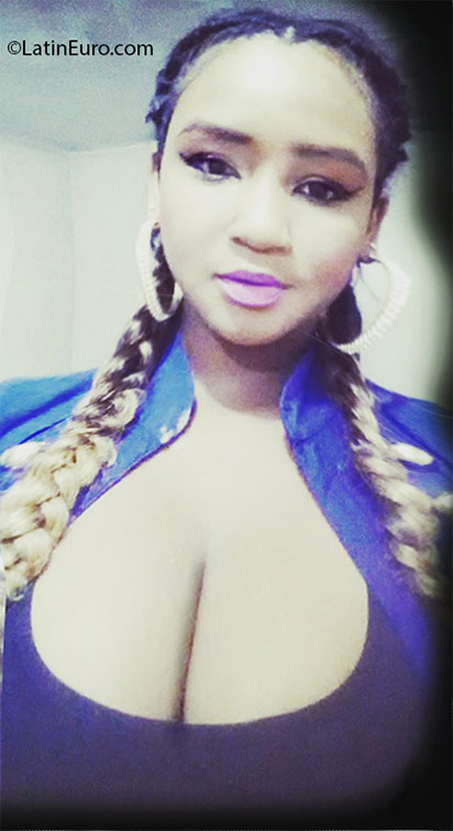 Date this lovely Dominican Republic girl Chantal from Santo Domingo DO25097